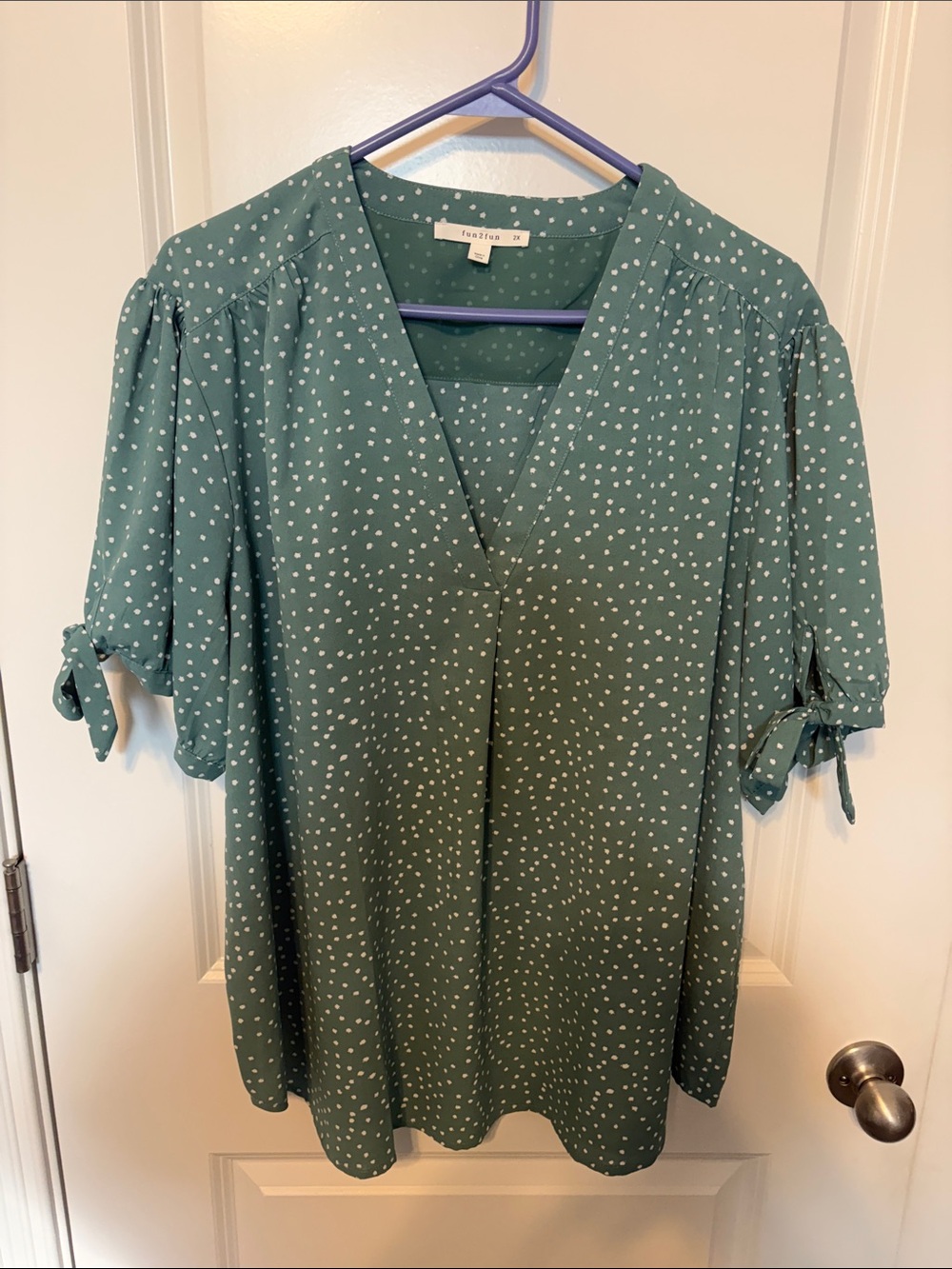 fun 2 fun Teal Green Dot V-Neck Tie-Sleeve Blouse- size 2X